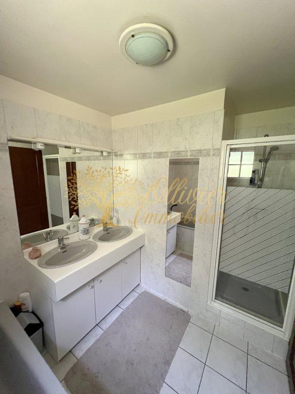 Pavillon - 130 m² - 6 pièces