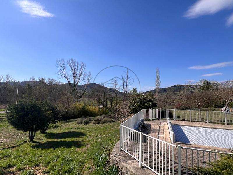 Propriété - 245 m² - 8 pièces