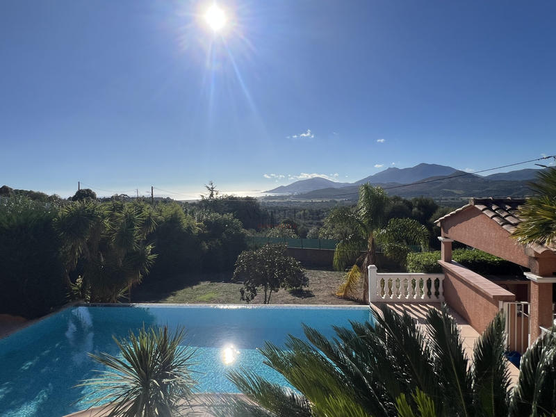 Villa - 273 m² - 6 pièces