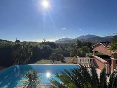 Villa - 273 m² - 6 pièces