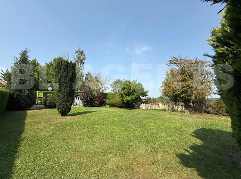 Demeure - 352 m² - 9 pièces