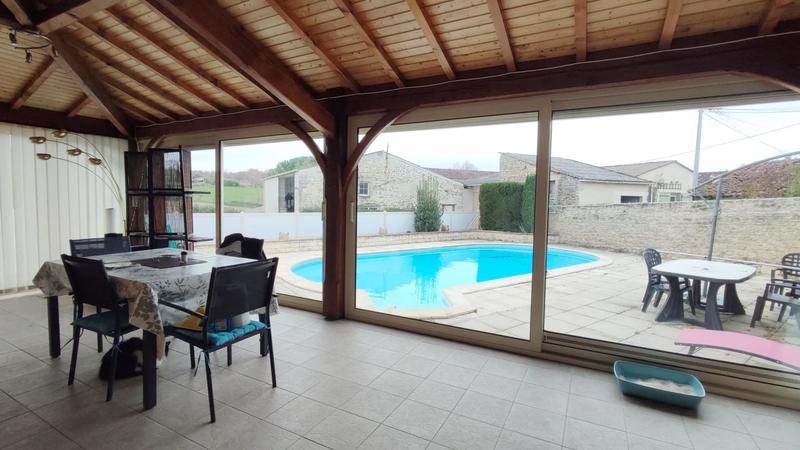Maison - 240 m² - 11 pièces