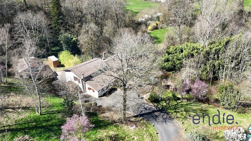 Maison - 260 m² - 11 pièces