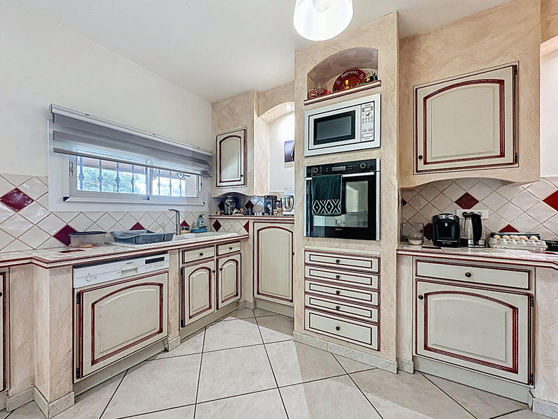 Maison - 240 m² - 7 pièces