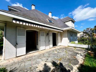 Maison - 185 m² - 8 pièces