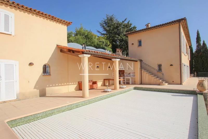 Villa - 245 m² - 8 pièces