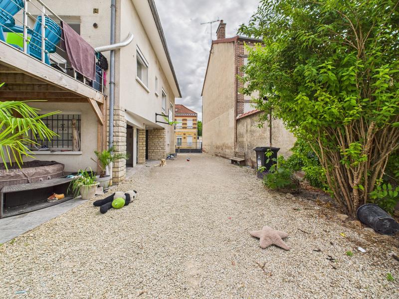 Maison - 235 m² - 7 pièces