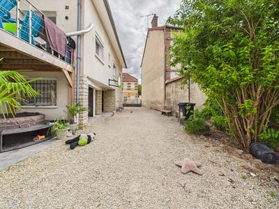 Maison - 235 m² - 7 pièces