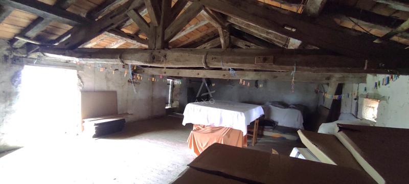 Maison en pierre - 65 m² - 11 pièces