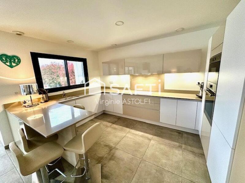 Maison - 150 m² - 5 pièces