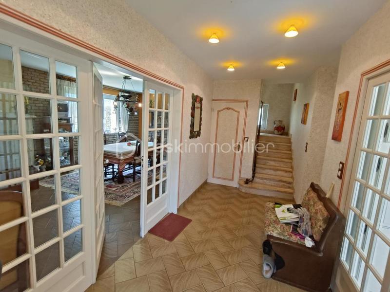 Demeure - 240 m² - 13 pièces