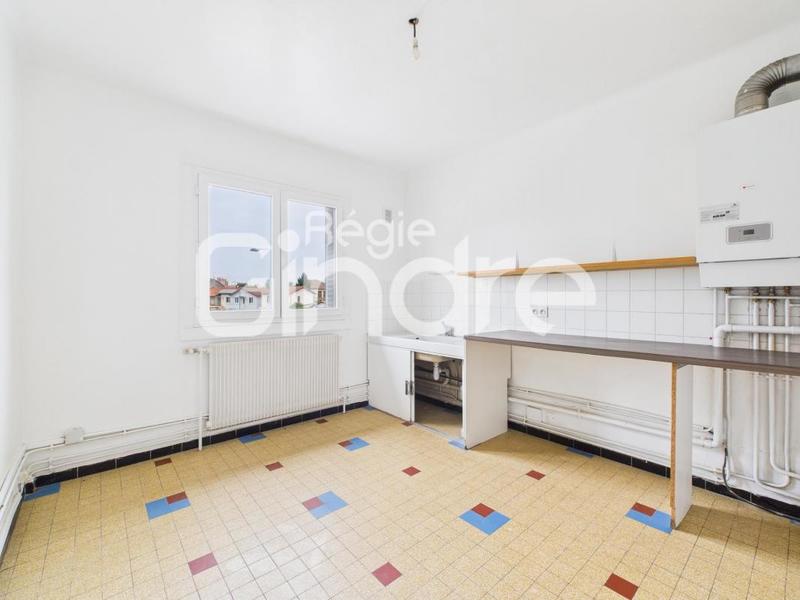 Appartement - 80 m² - 5 pièces