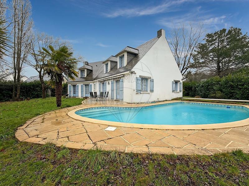 Maison - 214 m² - 8 pièces