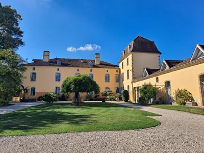 Château - 1 600 m² - 35 pièces