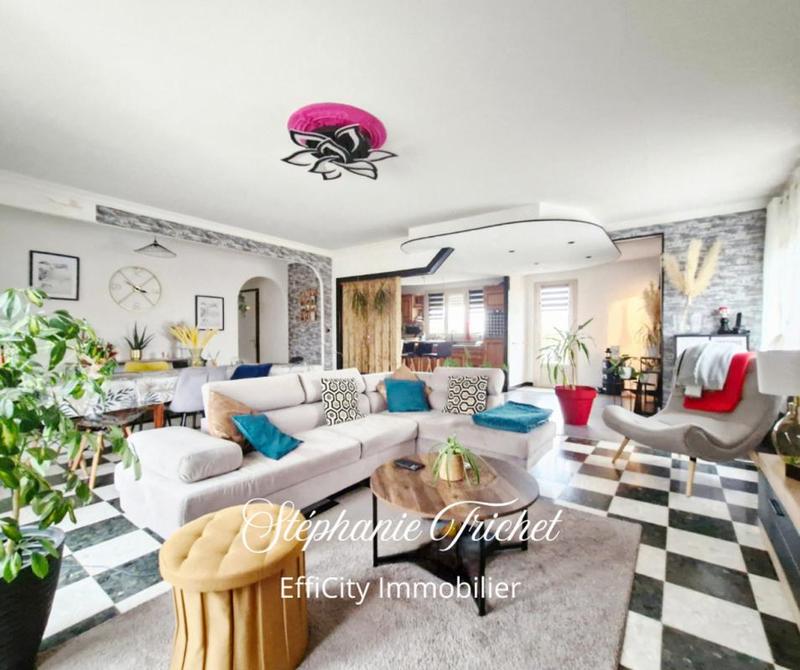 Maison - 120 m² - 8 pièces