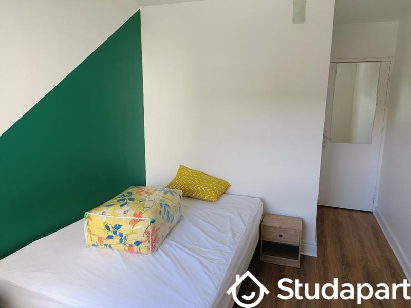 Chambre - 93 m² - 1 pièce