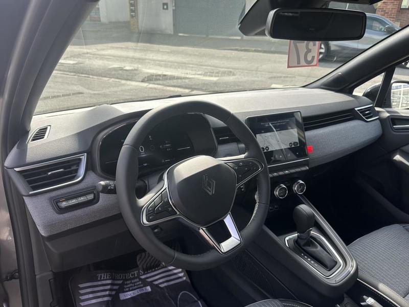 Renault Clio Techno 90 Tce Automatique + Options