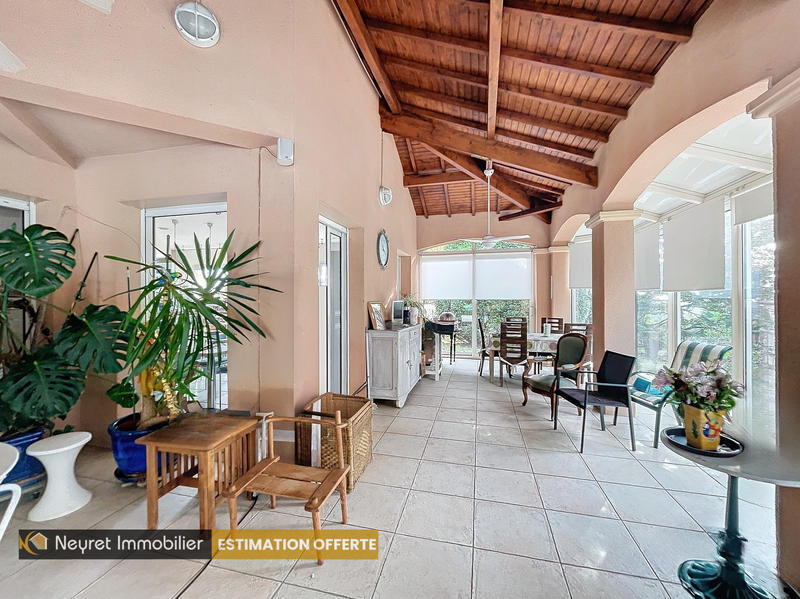 Villa - 180 m² - 6 pièces