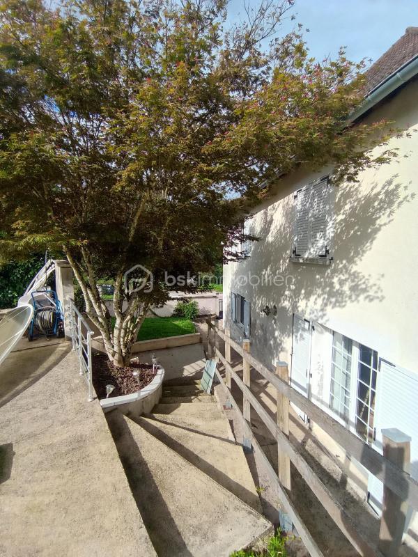 Maison - 230 m² - 6 pièces