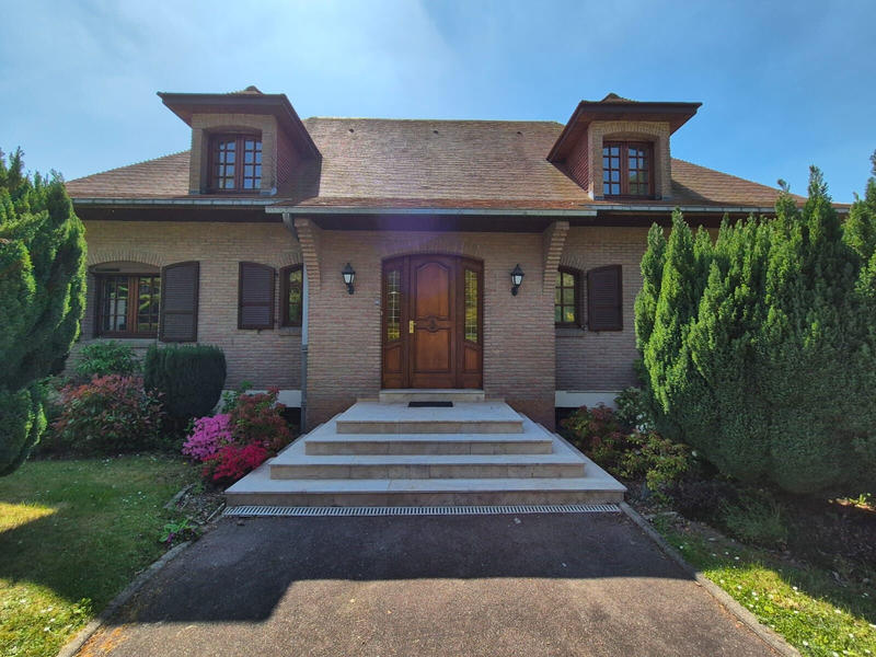 Maison - 222 m² - 7 pièces