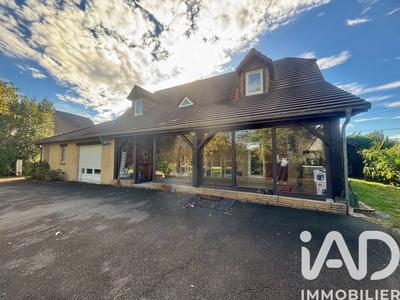 Maison - 200 m² - 8 pièces