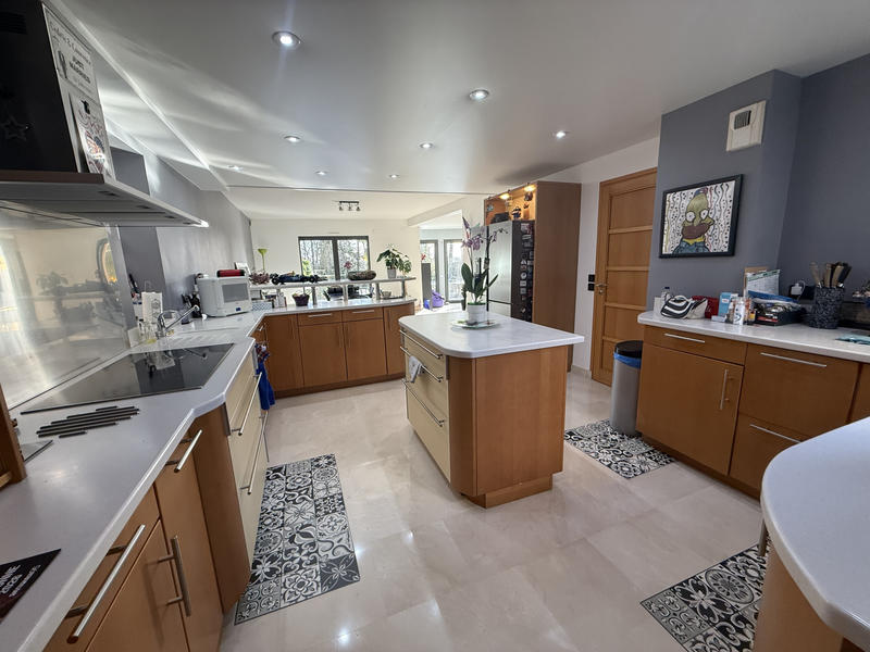 Maison - 300 m² - 8 pièces