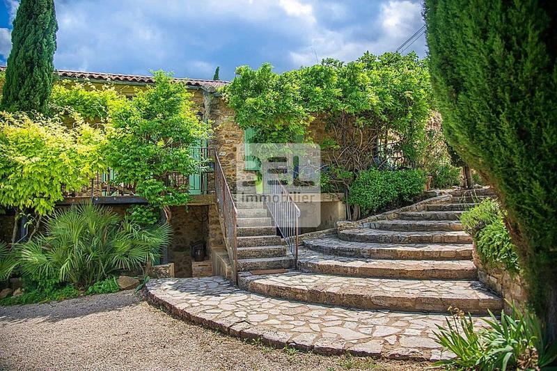 Mas - 571 m² - 24 pièces