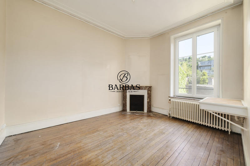 Maison - 220 m² - 12 pièces