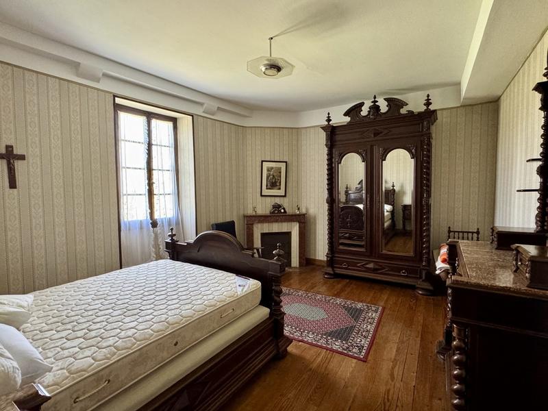 Maison - 281 m² - 10 pièces