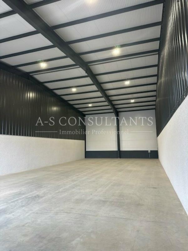 Entrepôt - 250 m²