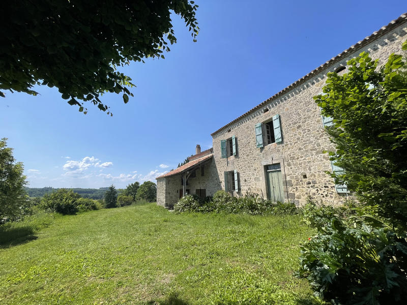 Maison - 280 m² - 14 pièces