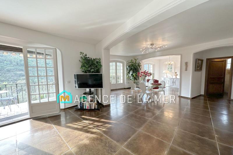 Maison - 210 m² - 6 pièces