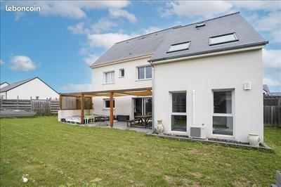 Maison - 181 m² - 8 pièces