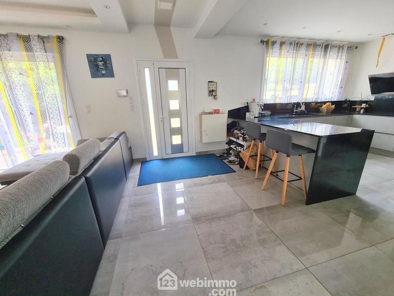 Maison - 312 m² - 13 pièces