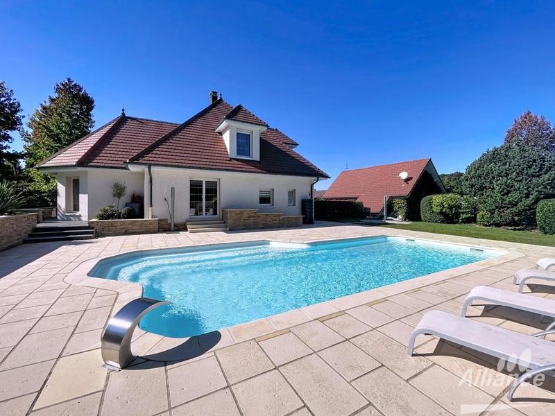 Propriété - 255 m² - 6 pièces