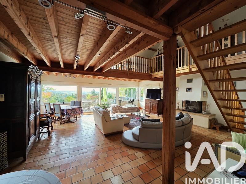 Maison - 204 m² - 7 pièces