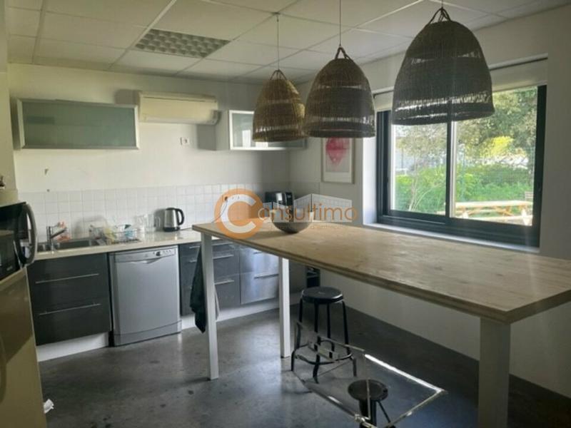 Local d'activité / Entrepôt - 1 700 m²