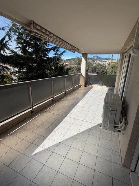 Appartement - 94 m² - 4 pièces