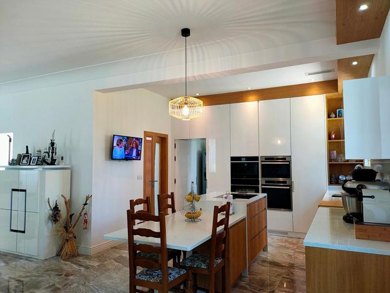 Maison - 360 m² - 8 pièces