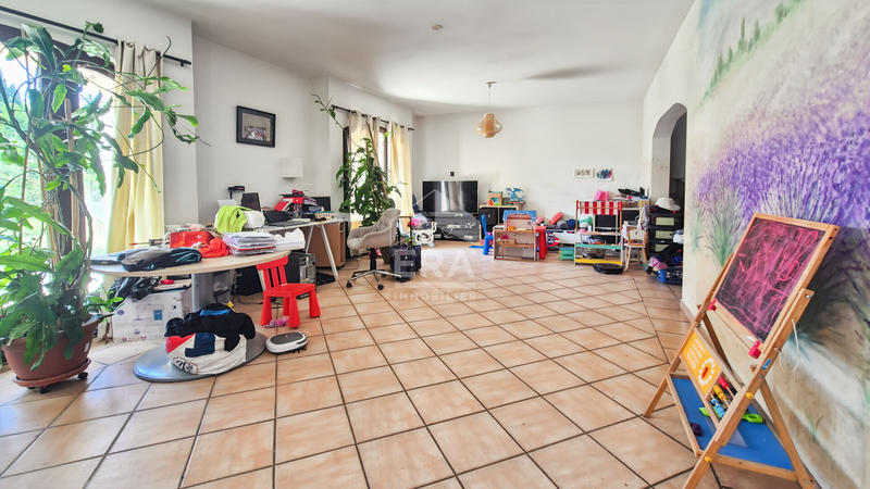 Maison - 385 m² - 12 pièces