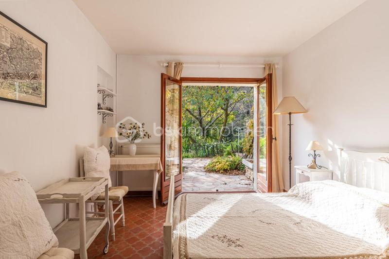 Demeure - 246 m² - 7 pièces