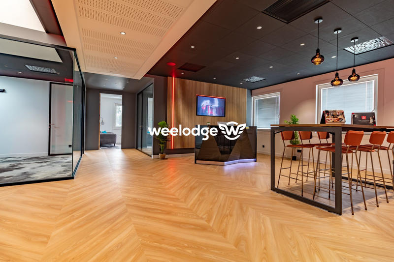 Bureau - 200 m² - 9 pièces