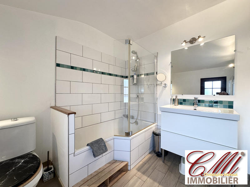 Maison - 220 m² - 9 pièces