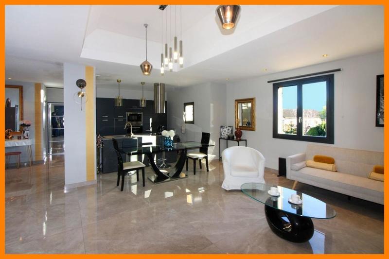 Maison - 205 m² - 10 pièces