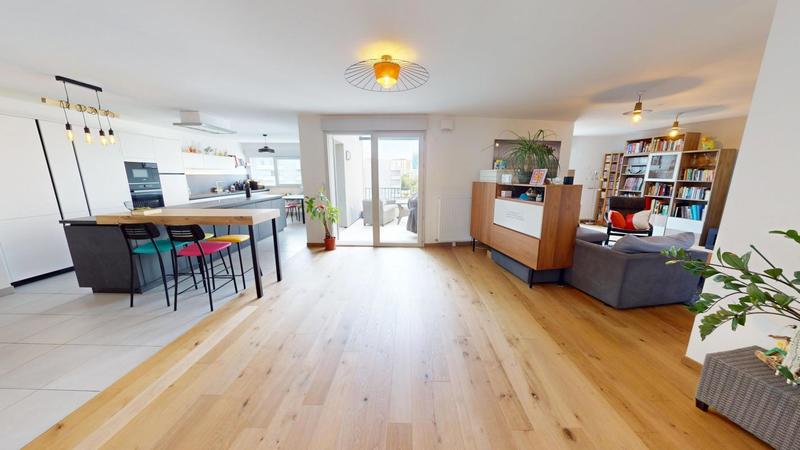 Appartement - 165 m² - 6 pièces