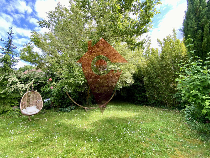 Maison - 210 m² - 8 pièces