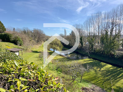 Maison - 225 m² - 9 pièces