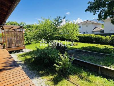 Maison - 240 m² - 10 pièces