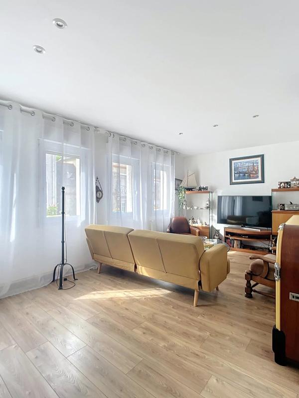 Maison - 142 m² - 7 pièces