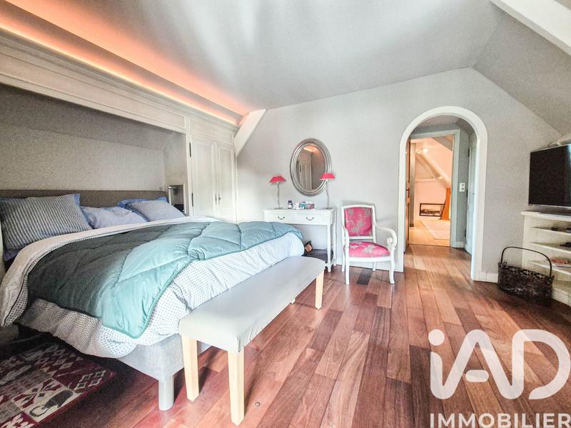 Maison - 213 m² - 7 pièces